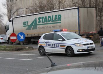 Un brăilean de 53 de ani a intrat cu mașina în clădirea pasajului pietonal din zona fostului Combinat
