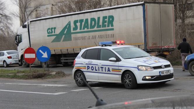 Un brăilean de 53 de ani a intrat cu mașina în clădirea pasajului pietonal din zona fostului Combinat