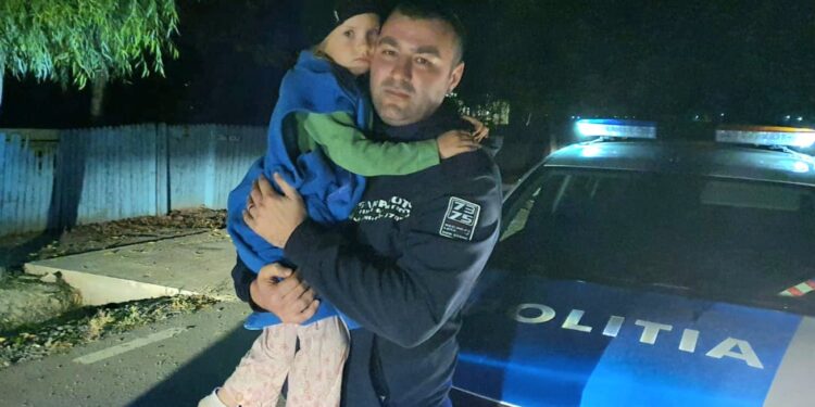 Copilă de 5 ani căutată de un sat întreg, alături de polițiști, jandarmi, pompieri și polițisti de frontieră. A fost găsită în jurul orei 0.15