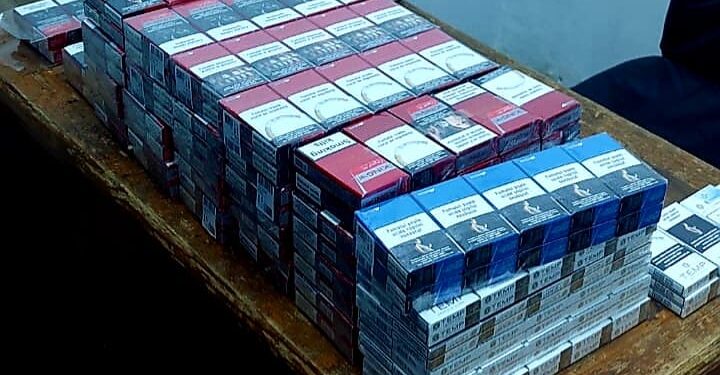 Peste 5700 de țigarete netimbrate, găsite de jandarmi în Piața Halelor