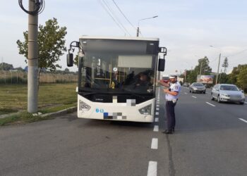 Șofer pe un autobuz de transport public de persoane depistat pozitiv la controlul cu aparatul drugtest