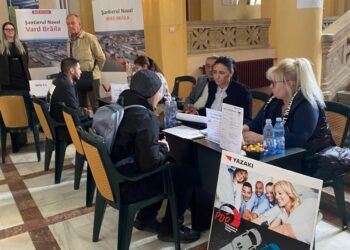 260 de persoane interesate de locurile de muncă oferite de cei 21 de angajatori prezenți la “Bursa locurilor de muncă pentru absolvenți“