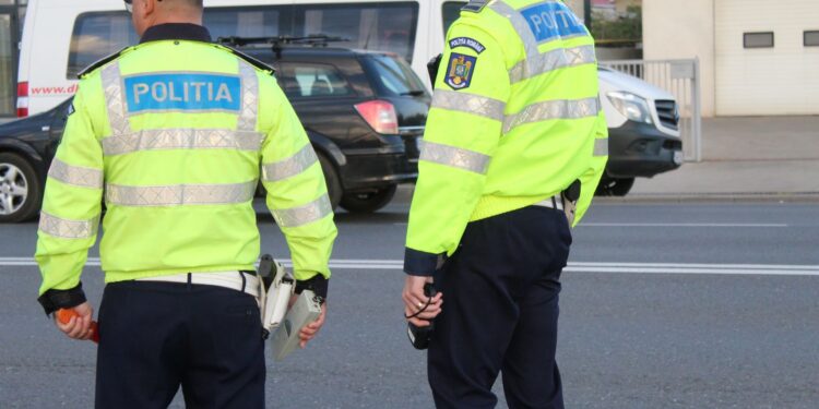 Video: Acțiune a polițiștilor de la Biroul rutier. Șofer pe microbuz de transport persoane, depistat sub influența alcoolului la volan