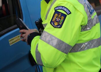 Video: Acțiune a polițiștilor de la Biroul rutier. Șofer pe microbuz de transport persoane, depistat sub influența alcoolului la volan