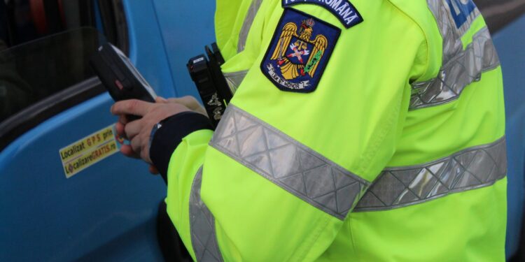 Video: Acțiune a polițiștilor de la Biroul rutier. Șofer pe microbuz de transport persoane, depistat sub influența alcoolului la volan