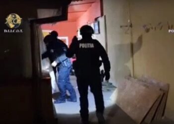 Trei bărbați arestați preventiv pentru trafic de persoane, trafic de minori și act sexual cu un minor