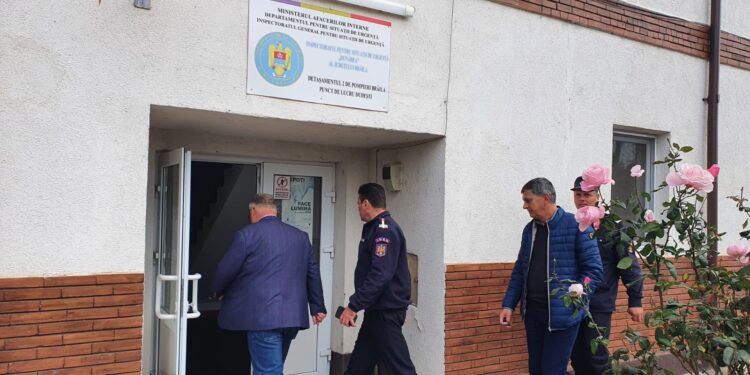 Prefectul a vizitat punctul de lucru al ISU Brăila înființat recent în comuna Dudești