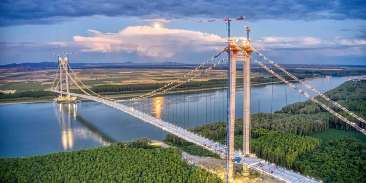 Constructorul italian al Podului Suspendat peste Dunăre de la Brăila este în continuare în întârziere, conform unui comunicat al CNAIR