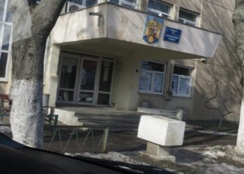 Un tânăr de 19 ani din satul Pântecani, comuna Galbenu, a fost arestat preventiv pentru tâlhărie calificată. Împreună cu un alt tânăr, de 17 ani, din Sătuc, au tâlhăriat un consătean.