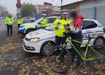 Bicicliștii luați în vizor de polițiști. Biciclist depistat băut când se deplasa pe Șoseaua Rm. Sărat