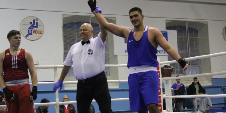 Trei pugiliști de la CSM Brăila vor lupta sâmbătă, de la ora 11, pentru medalii de aur la campionatul național de box pentru juniori