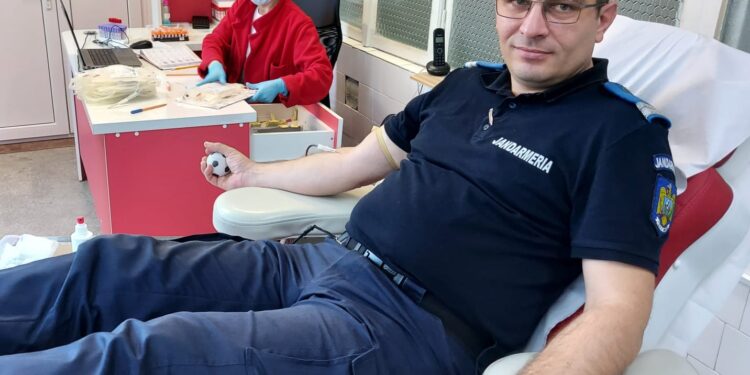 Jandarmii brăileni au donat sânge în cadrul campaniei naționale „Donează sânge! Salvează o viață”, inițiată de Patriarhia Română și la care Jandarmeria Română s-a alăturat