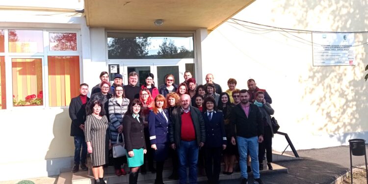 IPJ Brăila, în parteneriat cu Liceul Tehnologic ,,Nicolae Oncescu” Ianca și Primăria Orașului Ianca, implementează Proiectul educațional ”Ripostează doar în șah, exprimă-te necondiționat în artă! Fii inteligent și creativ, nu violent!”