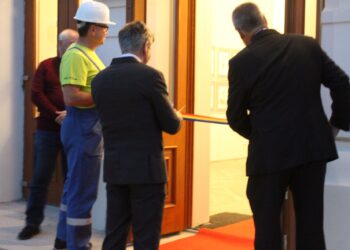 Video: Primii vizitatori au trecut pragul noului Muzeu al Umorului deschis la Palatul Culturii Lyra din Brăila