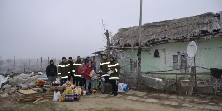 Pompierii voluntari de la Vard Brăila au fost ajutoarele lui Moş Crăciun