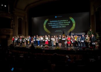 Elevii brăileni, Tudor Minaev și Andreea Zaharia, premiați de Ministerul Educației