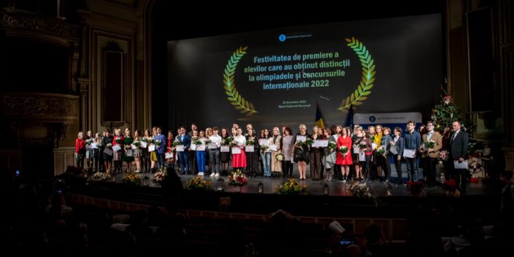 Elevii brăileni, Tudor Minaev și Andreea Zaharia, premiați de Ministerul Educației