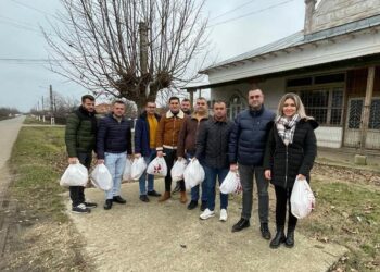 Tinerii liberali din județul Brăila au fost în vizită la peste 300 de copii din comuna Dudești și le-au oferit cadouri cu ocazia sărbătorilor de iarnă