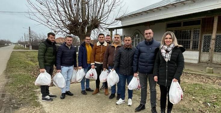 Tinerii liberali din județul Brăila au fost în vizită la peste 300 de copii din comuna Dudești și le-au oferit cadouri cu ocazia sărbătorilor de iarnă