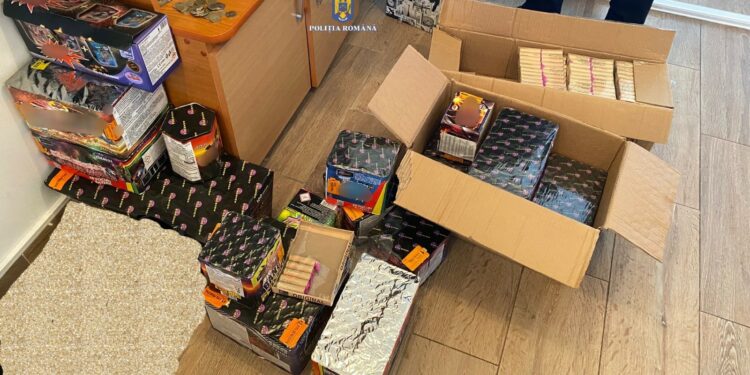 Percheziții domiciliare la 11 persoane care dețineau ilegal circa 240 kg de materiale pirotehnice. La domiciliul unui bărbat a fost găsită o armă letală de tir si 820 cartușe letale