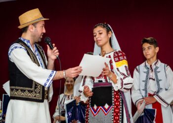 ”Muzică, joc și voie bună” spectacol organizat de 1 Decembrie în Căminul Cultural din comuna Cazasu