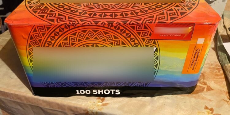 Circa 20 de kg de materiale pirotehnice ridicate de polițiștii brăileni de la domiciliile a doi bărbați