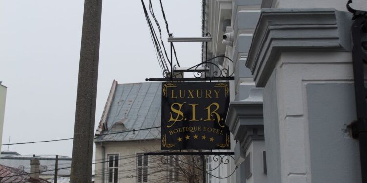 Galerie foto+video: Luxury SIR Boutique Hotel, o locație care oferă cazare în condiții de lux în zona Centrului Vechi al municipiului Brăila