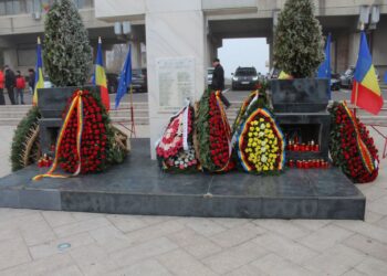 Pe o vreme rece, câteva zeci de brăileni și oficialitățile locale au comemorat clipele de acum 33 de ani