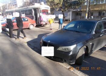 Pe o tânără din Movila Miresii au costat-o extensiile la gene cu 580 de lei mai mult, dar s-a ales și cu urări de bine de la călătorii din tramvaie