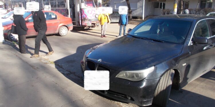 Pe o tânără din Movila Miresii au costat-o extensiile la gene cu 580 de lei mai mult, dar s-a ales și cu urări de bine de la călătorii din tramvaie