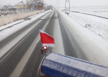 În urma codului galben se intervine pe drumurile naționale cu material antiderapant