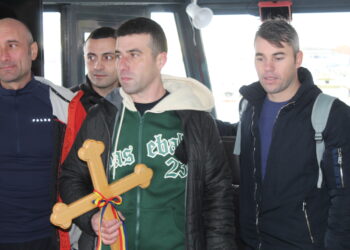 Video: Un brăilean de 40 de ani a recuperat Crucea aruncată în Dunăre de Arhiepiscopul Dunării de Jos