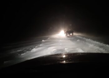 Se circulă pe toate drumurile naționale din județul Brăila. Trei drumuri județene blocate. 19 localități fără energie electrică. O gravidă din Jirlău transportată cu șenilata