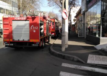 Panică într-o clădire inundată de fum de la o centrală termică