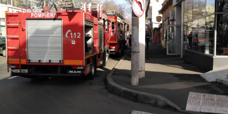Panică într-o clădire inundată de fum de la o centrală termică