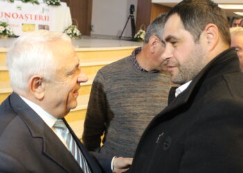 Apicultorii îi cer ministrului agriculturii implicarea ministerului în susținerea cultivării de către agricultori a plantelor melifere