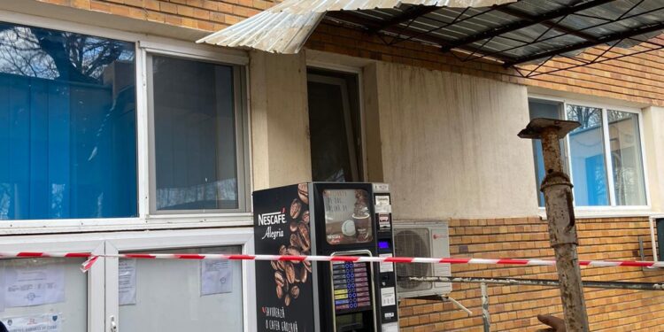 După lifturi, la Spitalul din Brăila cad grinzi