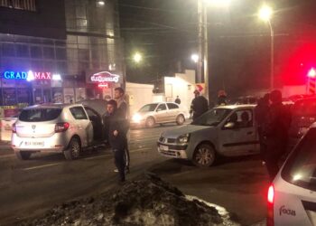 A pierdut controlul volanului și a intrat pe contrasens, tamponându-se cu un alt autoturism, care circula regulamentar pe Bulevardul Dorobanților