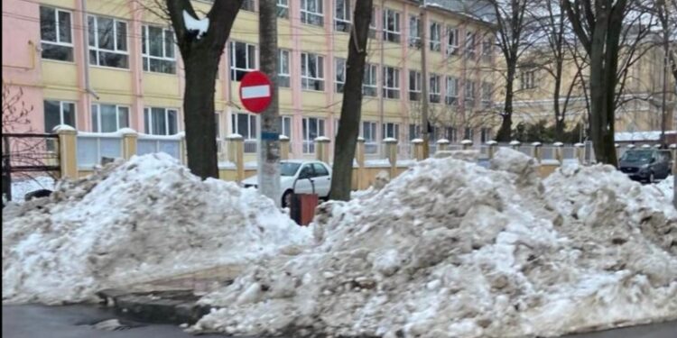 Cătălin Canciu, atac la deszăpezirea administrației Dragomir: La peste 120 de ore de când s-a oprit ninsoarea, cartierele din Brăila sunt în continuare acoperite de zăpadă