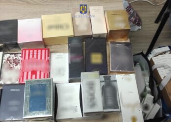 Dosar penal pentru comercializare de parfumuri contrafăcute