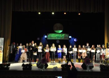 Au fost premiaţi 30 dintre concurenţii selectaţi pentru faza finală a Concursului naţional de muzică uşoară pentru copii „Armoniile Dunării” Brăila. Marele Premiu şi Trofeul au fost câştigate de Damian Alexandra-Ioana din Tecuci