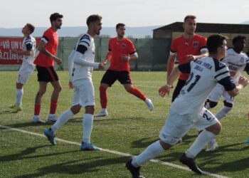 Dacia Unirea Brăila a pierdut cu 5-3 meciul din deplasare cu Dinamo Bacău, după ce reușise să egaleze la 3. Doi jucători de la Brăila au părăsit terenul cu ambulanța