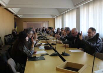 Consilierii locali au aprobat proiectul de finanțare prin PNRR de Dotarea cu mobilier, materiale didactice și echipamente digitale, pentru 45 de unități de învățământ preuniversitar