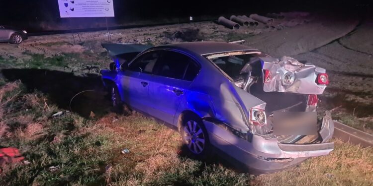 Un tânăr din Tufești, n-a oprit la STOP și s-a tamponat cu un autocamion care circula regulamentar