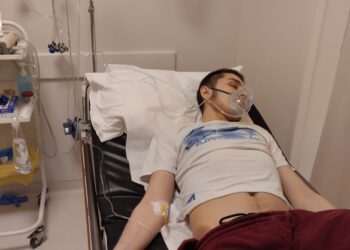 Cum a rămas fără picior un tânăr de numai 18 ani. Boala care îl macină încet