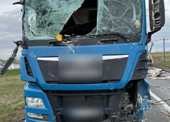 Accident între două autocamioane pe DE87, între Șendreni și Baldovinești. Traficul a fost reluat pe un singur sens, circulându-se dirijat