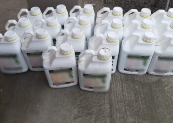 Polițiștii brăileni au ridicat 100 de litri dintr-un produs de protecție a plantelor neautorizat pentru a fi utilizat pe teritoriul României