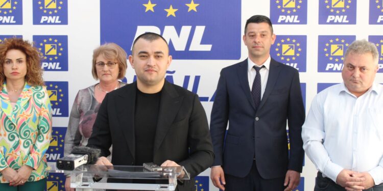 PNL Brăila are începând de astăzi doi deputați, prin venirea deputatului George Paladi, iar doi primari aleși pe listele PSD au anunțat că vor candida din partea liberalilor în 2024