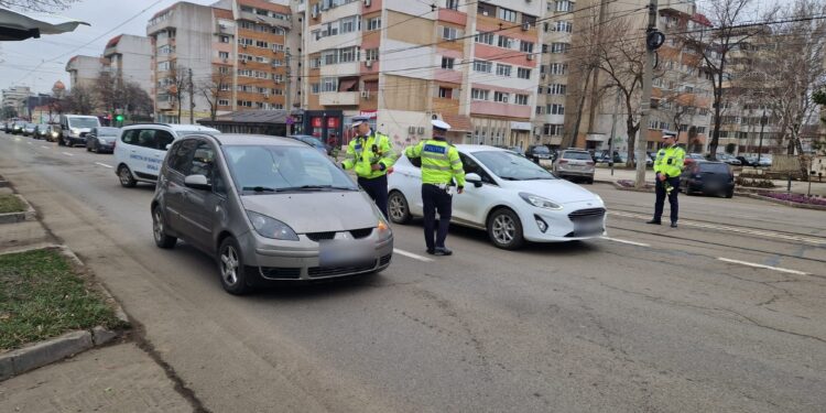 Polițiștii brăileni s-au înarmat cu flori și le-au atacat pe participantele la trafic