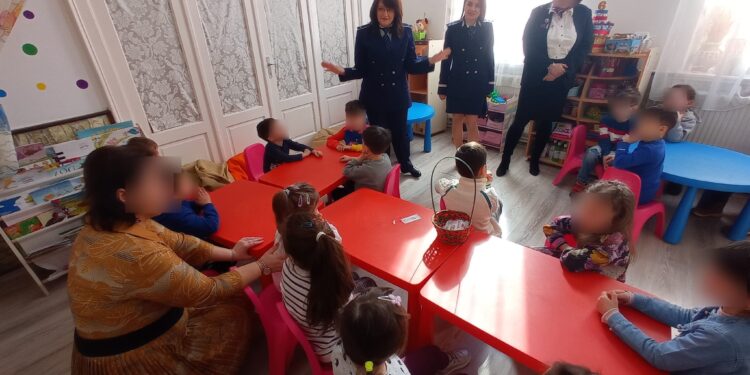 Activități creative și de informare pentru a marca începutul de primăvară, într-o atmosferă a nonviolenței în școli